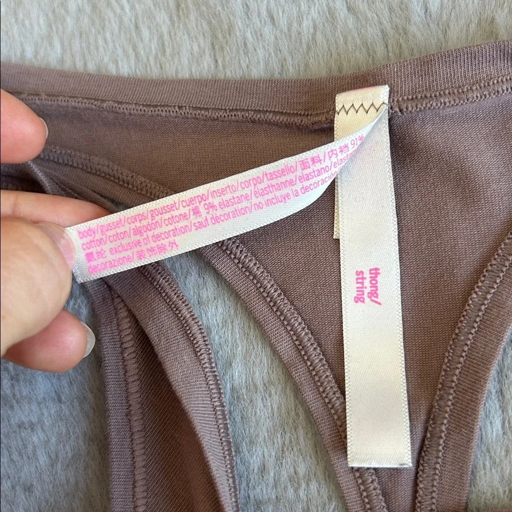 PINK Victoria's Secret Thong Panty M